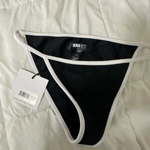 BEACH RIOT Chloe bikini bottom black and white